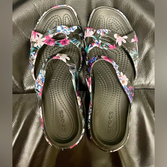 Crocs Women's Meleen Twist Graphic Sandals- Size 8, like new - Picture 4 of 5